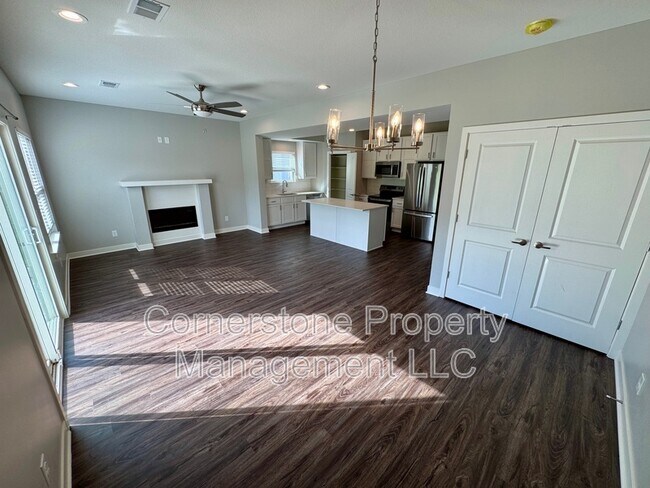 Foto del edificio - 8419 Valley Spring Dr
