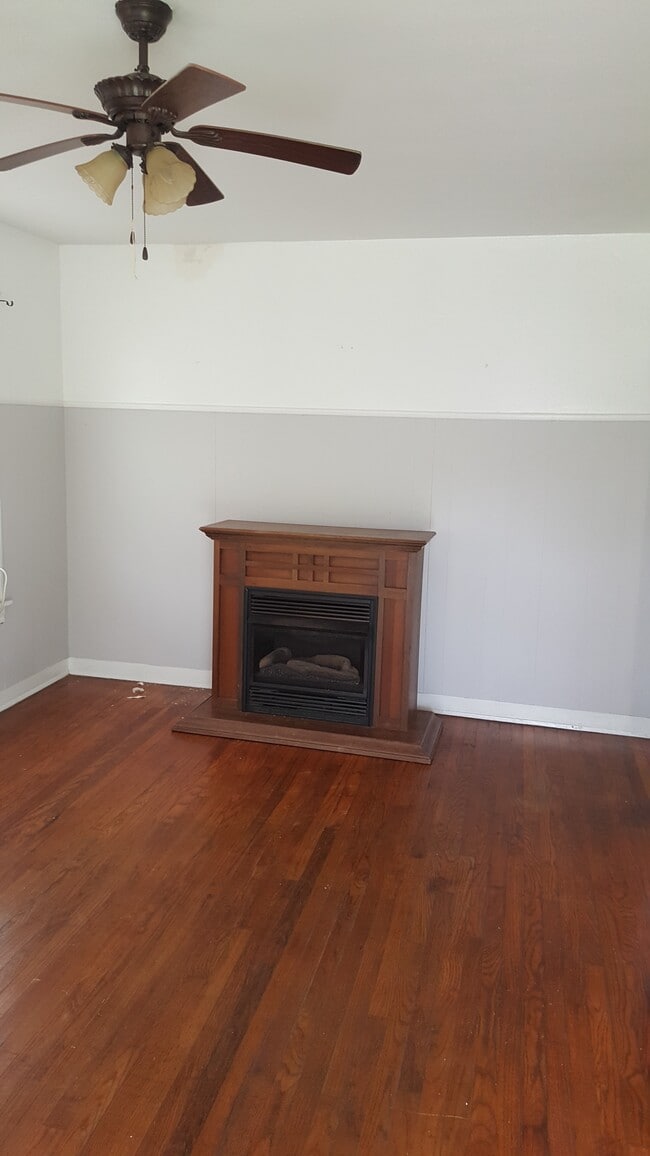 Building Photo - 1318 6th St