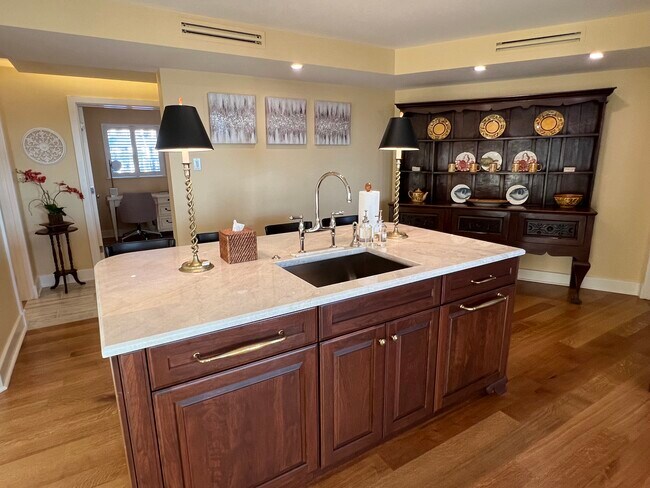 Kitchen Island - 9051 Gulf Shore Dr