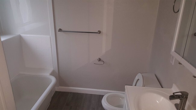 Foto del edificio - 4220 Highland Dr