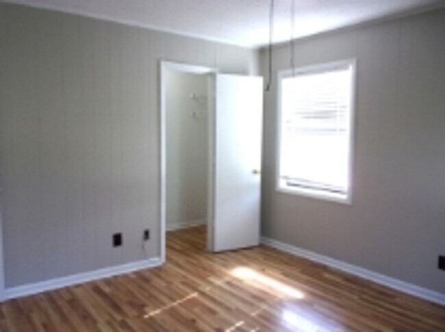 Foto del edificio - 1823 India Hook Rd