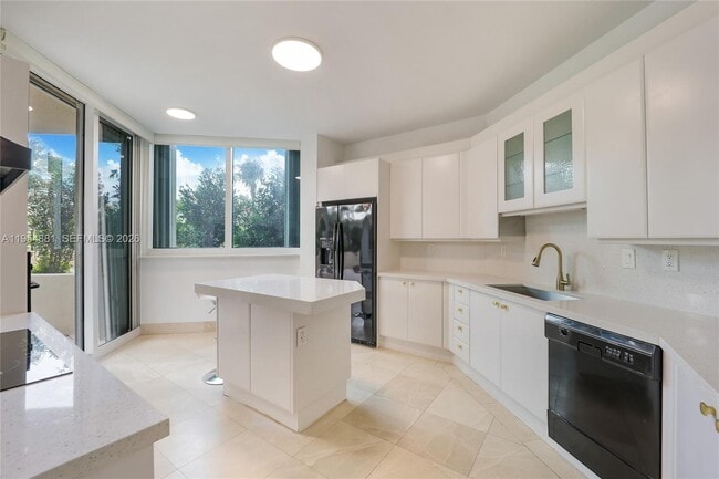 Foto del edificio - 300 South Pointe Dr