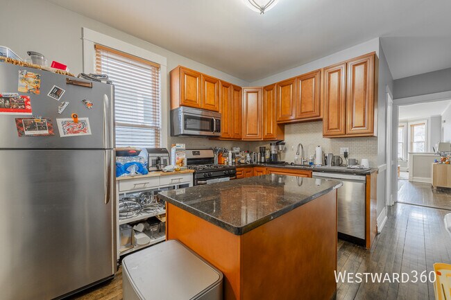 Foto del edificio - 3707 N Bosworth Ave