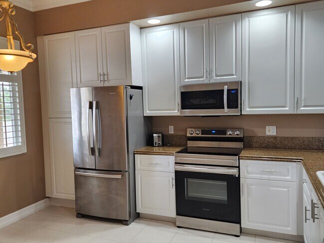 Foto del edificio - 2 BR 2 BA first floor unit in the Harbour ...