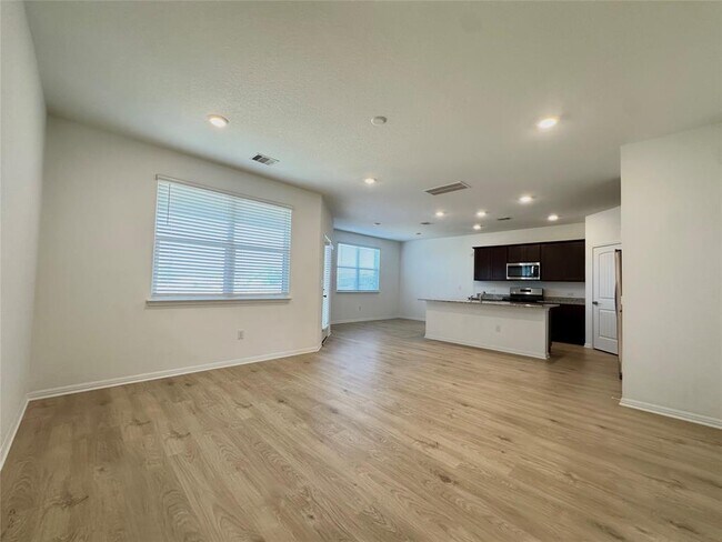 Building Photo - 429 Brody Ln