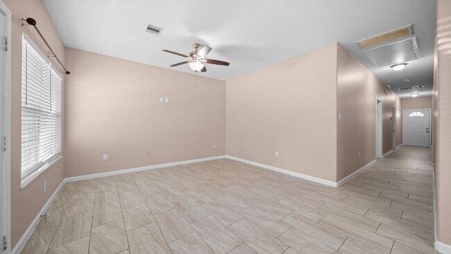 Foto del edificio - Move-in ready 3-bedroom, 2-bath, conveniently located near Lake Conroe & zoned to Montgomery ISD!