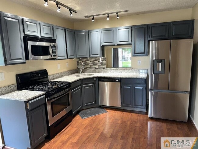 Building Photo - 3 Folkstone Ct