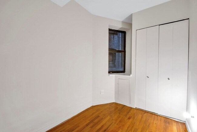 Foto del edificio - 414 W 49th St