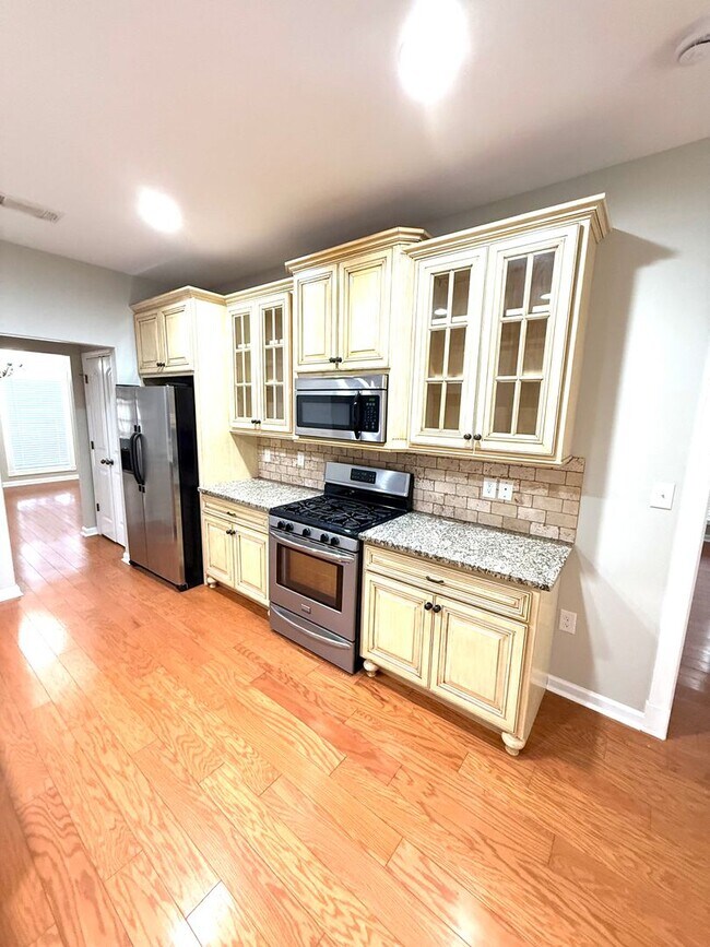 Foto del edificio - ** 4 bed 2 bath located in Taylor Lakes ** Call 334-366-9198 to schedule a self tour