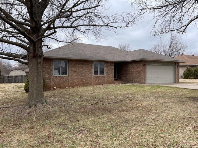 Building Photo - 903 Erin Ct