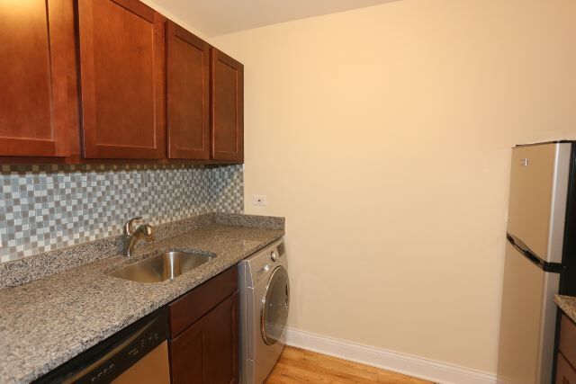 Foto del edificio - 1034 W George