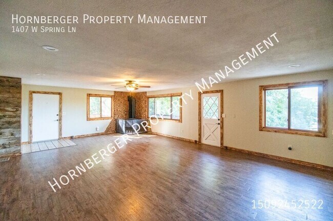 Building Photo - 1407 W Spring Ln