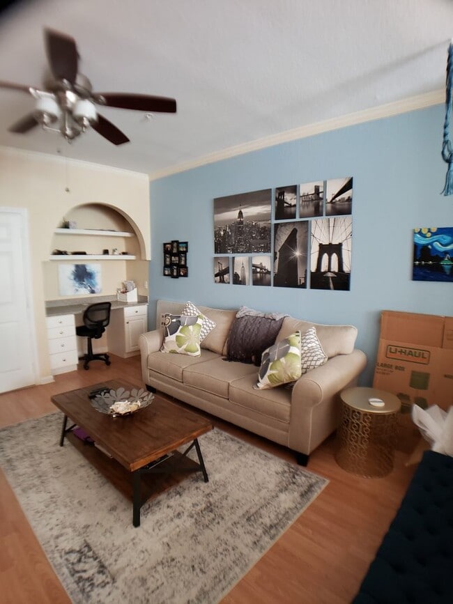 Photo - Great 1/1 unit with wood laminate floors, upgraded appliances and balcony! House