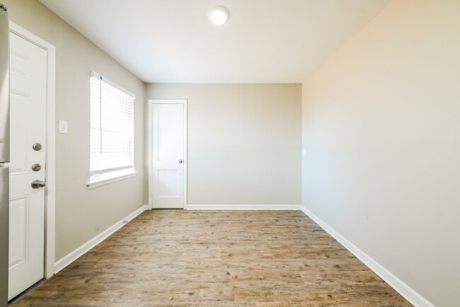 Building Photo - 4311 Scottsdale Dr