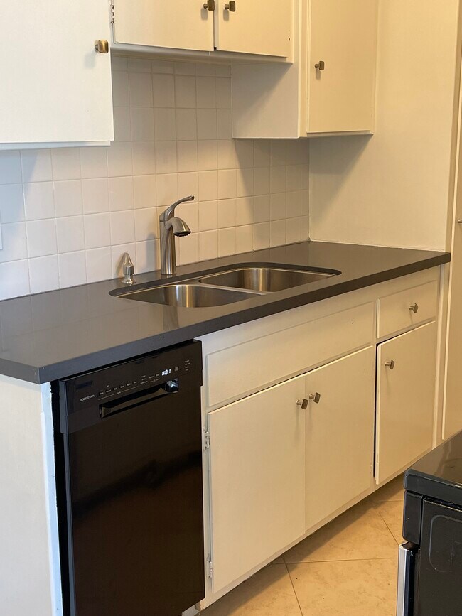 Lavavajillas completamente nuevo, encimera de cuarzo, - 1005 Hill St