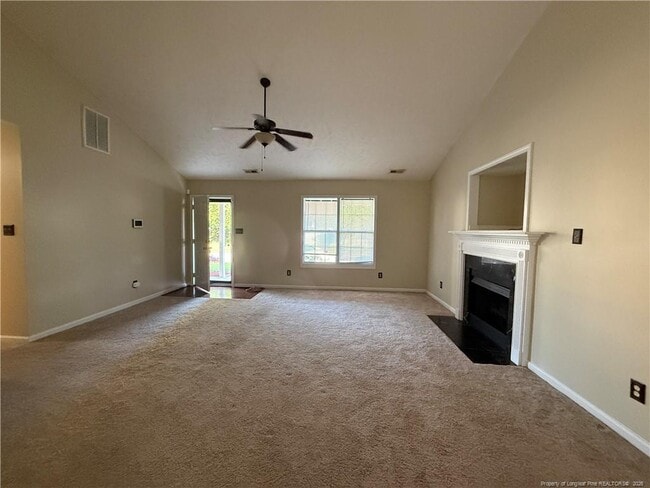 Building Photo - 696 Fairfield Cir