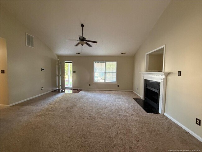 Foto del edificio - 696 Fairfield Cir