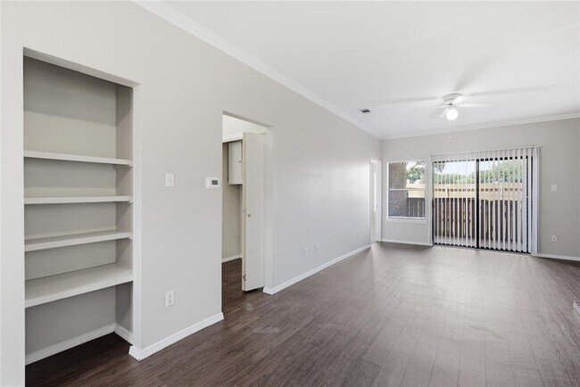 Foto del edificio - 2405 W Slaughter Ln