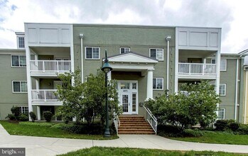 Building Photo - 4071 S Four Mile Run Dr