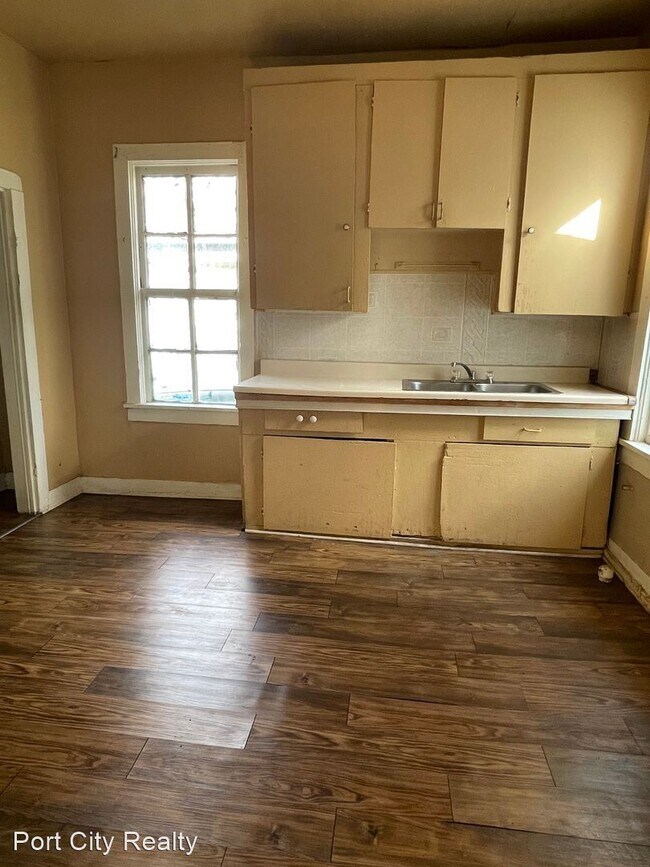 Foto del edificio - 2 br, 1 bath House - 529 E. 72nd St.