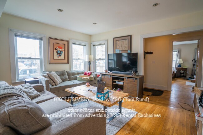 Building Photo - 231 Everett St