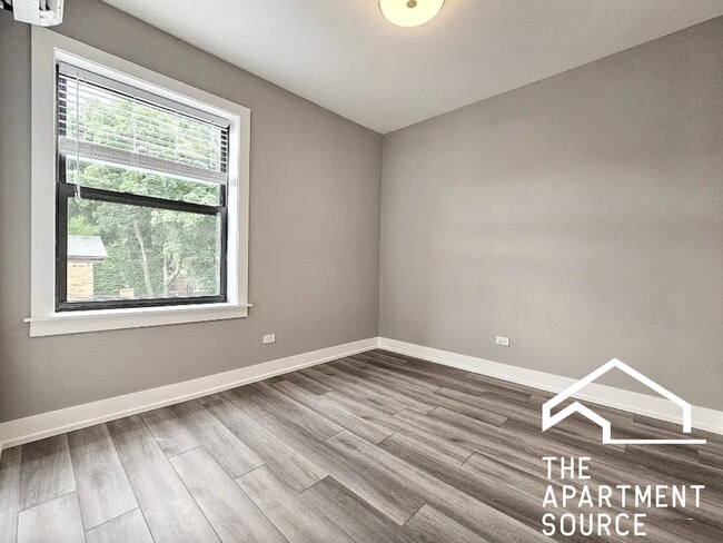 Building Photo - 3953 N Janssen Ave