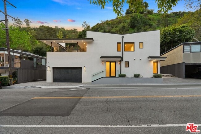 Building Photo - 913-913 1/2 N Beverly Glen Blvd