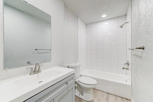 Foto del edificio - 1530 W Donovan St