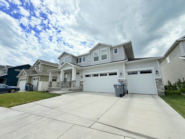 Building Photo - VERY Spacious house in Vineyard!