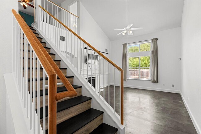 Building Photo - 1886 Wallin Loop