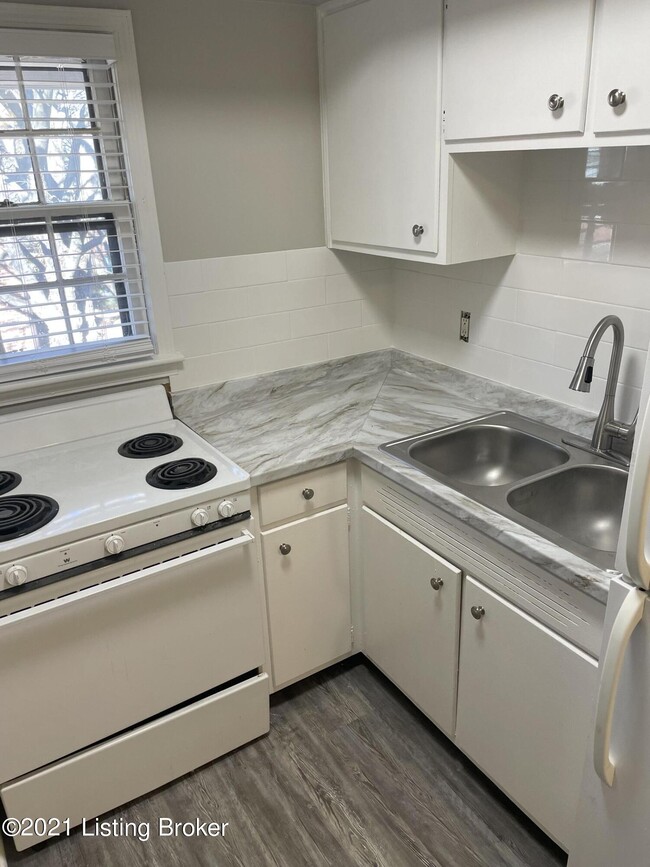 Building Photo - 2707 Riedling Dr