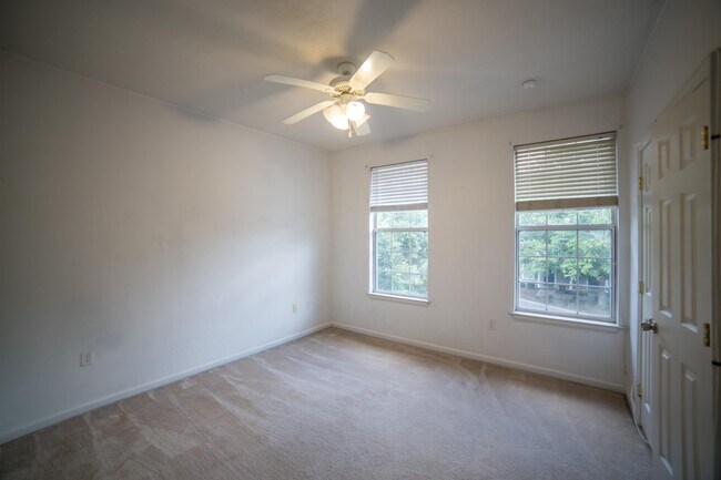 Building Photo - 943 NW 21 Ave