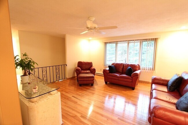 Foto del edificio - 27 Ridge Hill Ave