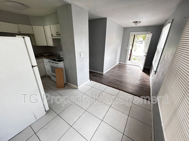 Photo - 2057 Brackland St House