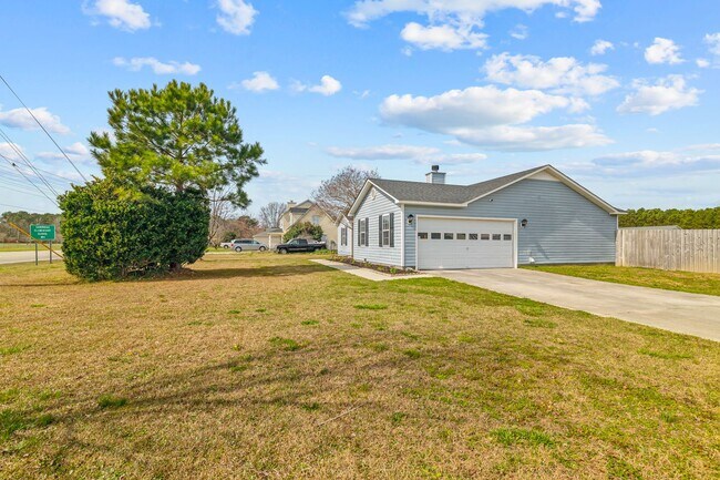 Building Photo - 3 Bedroom 2 Bathroom Home