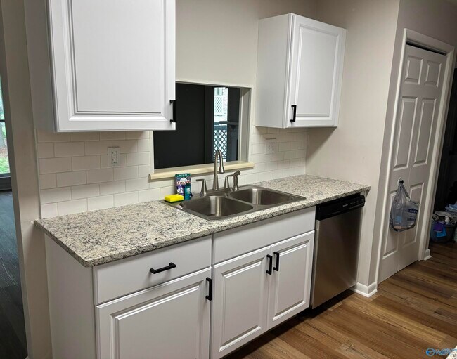 Foto del edificio - 5011 7 Pine Cir