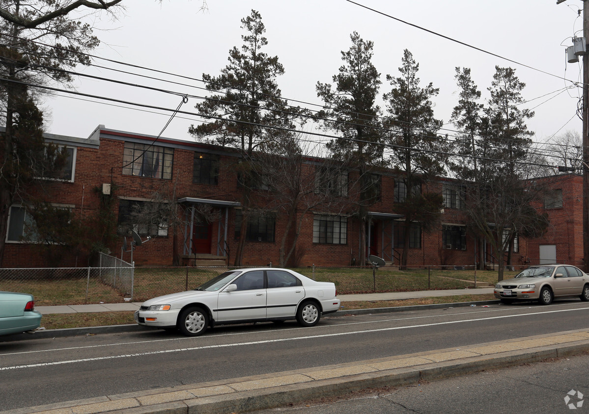 Building Photo - 6139 Kansas Ave NE