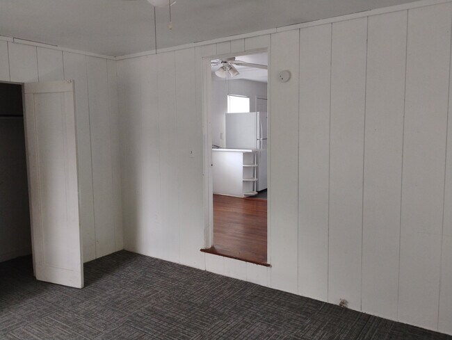 Foto del edificio - 1633 E 10th St