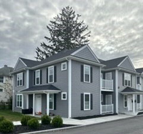 Foto principal - 1093 Main St