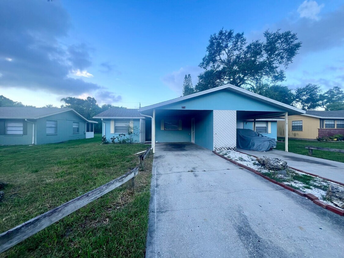 Primary Photo - 2716 52nd Ave Dr W