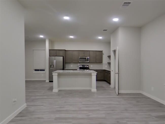 Building Photo - 9835 Willow Creek Commerce Dr