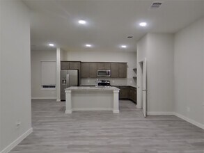 Building Photo - 9835 Willow Creek Commerce Dr