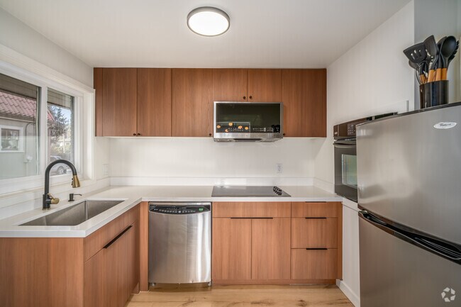 3 habitaciones, 2 baños - 1500 pies cuadrados - Cocina - 3732 N Stevens St