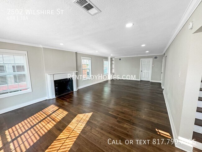 Building Photo - 2502 Wilshire St