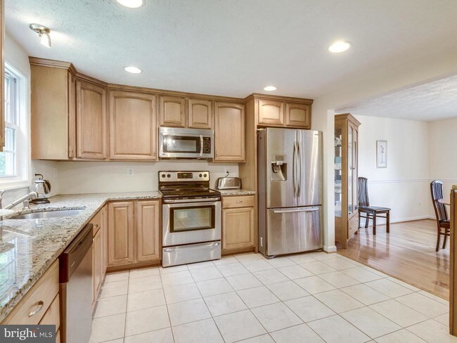 Building Photo - 9711 Locust Hill Dr