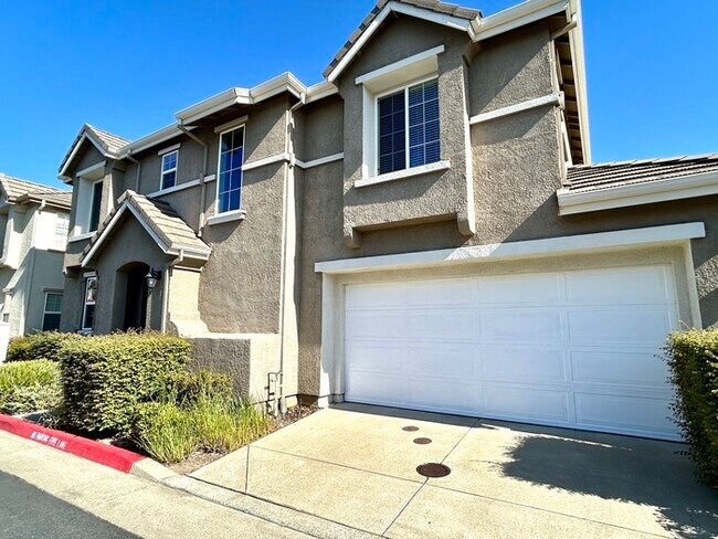 Foto del edificio - Beautiful 3 Bedroom Located in Roseville Strada Community!