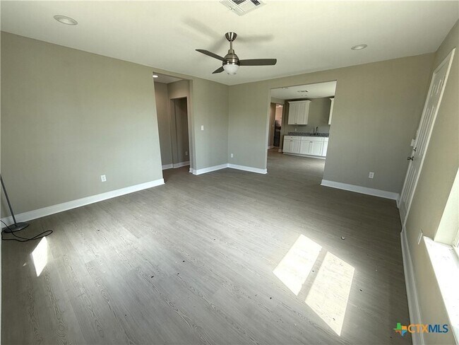 Foto del edificio - 1851 Connell St