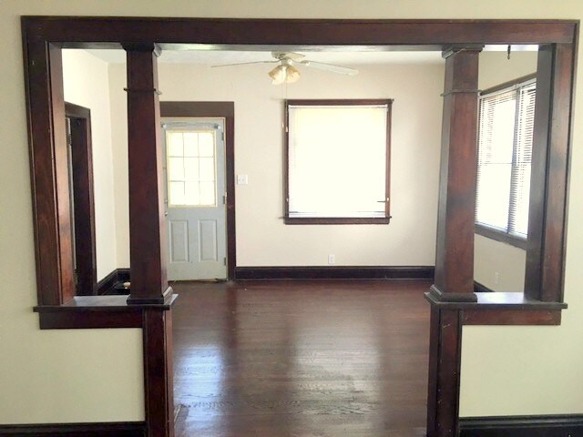 Building Photo - 1750 S Twyckenham Dr