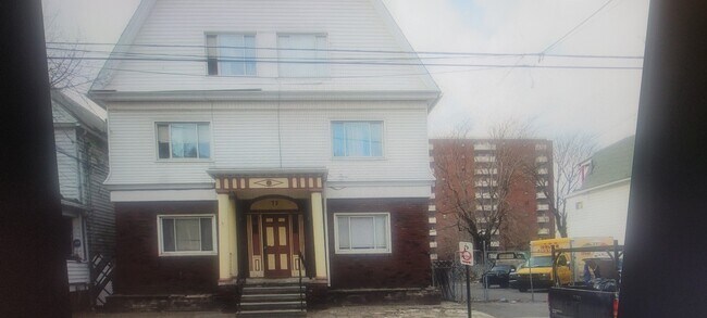 MAIN ENTRANCE - 73 N Welles Ave