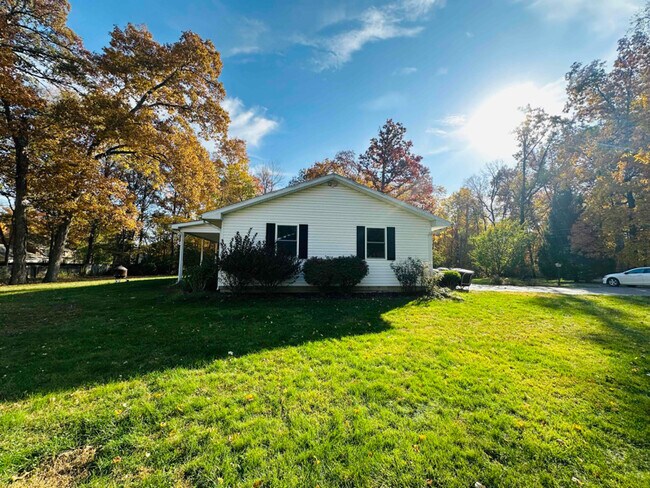 Building Photo - 1296 Evergreen Rd